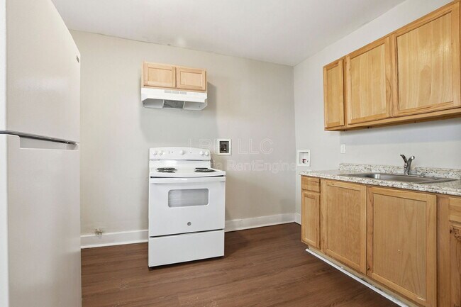 Building Photo - 701 Hazel St