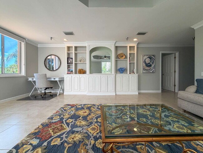 Building Photo - Luxury Furnished Longboat Key Retreat with Private Beach Club Access & Golf Course Views Remodele...