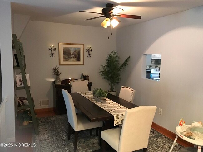 Building Photo - 185 Clubhouse Dr