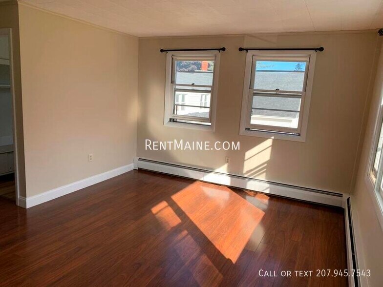 Building Photo - 198 Main Rd N