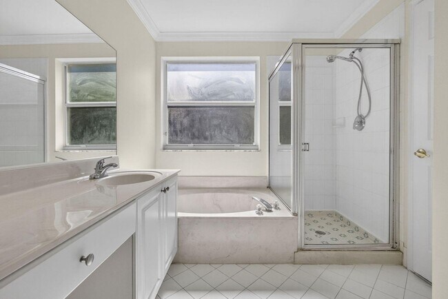 Building Photo - 1104 Oakwater Dr