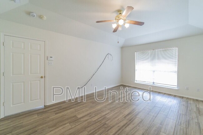 Building Photo - 2758 Red Oak Dr