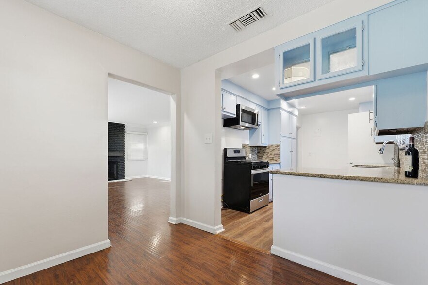 Building Photo - 8611 S 5th Ave