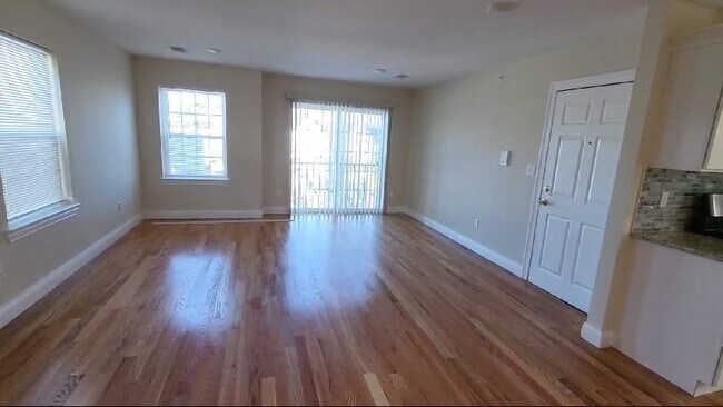 Primary Photo - 518 New York Ave