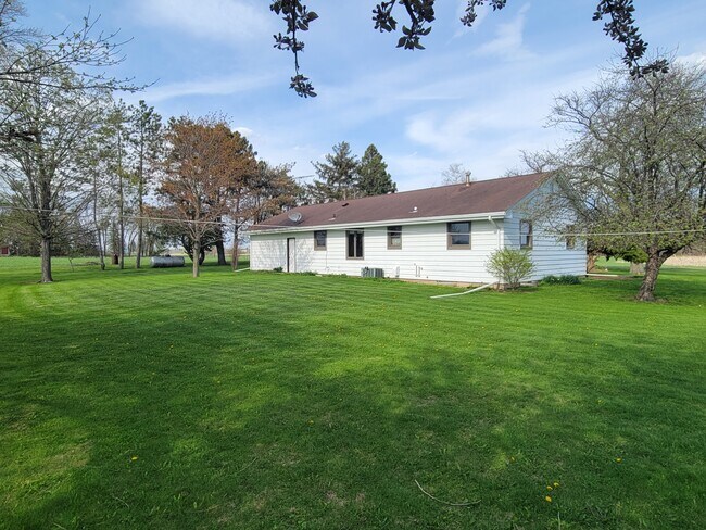 Building Photo - N3308 Horace Mann Rd
