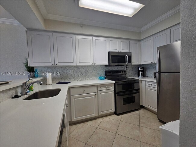 Building Photo - 2501 S Ocean Dr