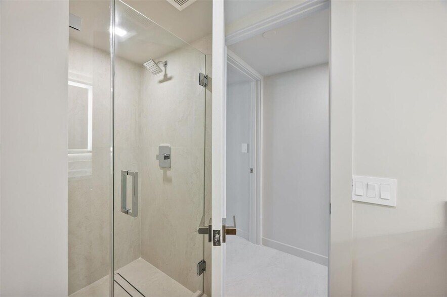 Building Photo - 1541 Brickell Ave