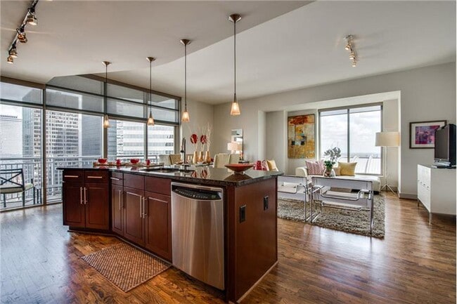 Building Photo - 1401 McKinney St