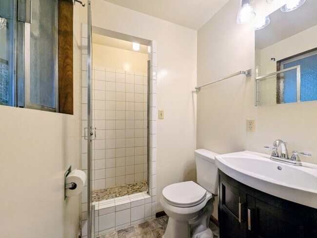 Building Photo - 3Bd/1.75Ba Lake Forest Park House