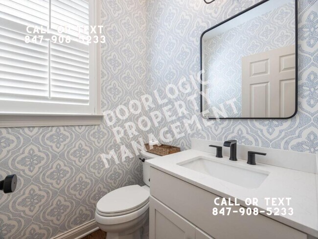 Building Photo - 735 W 8th St