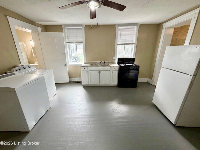 Building Photo - 2228 W Madison St