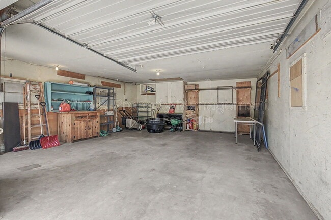 Building Photo - 4205 S Lincoln St