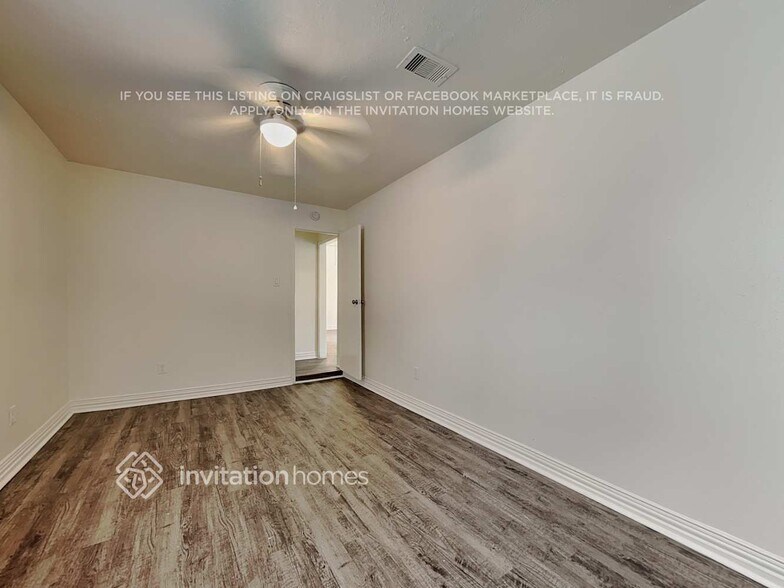 Building Photo - 9167 Golden Sunshine Dr