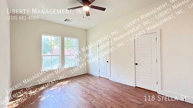 Building Photo - 118 Stella St