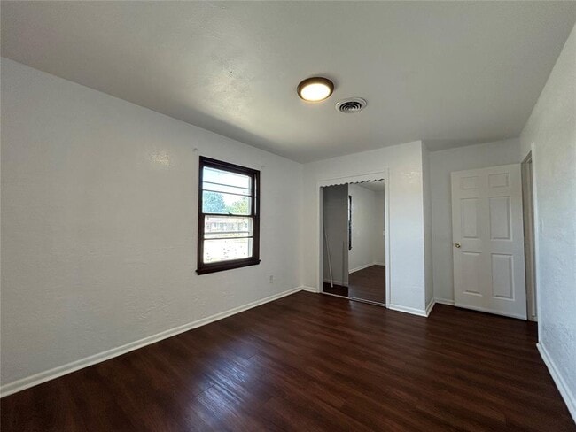 Building Photo - 3208 N Warren Ave