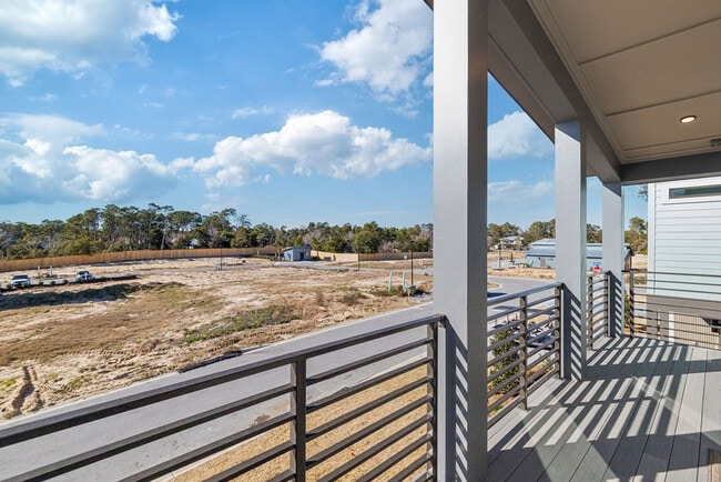 Building Photo - 24 Annabella St