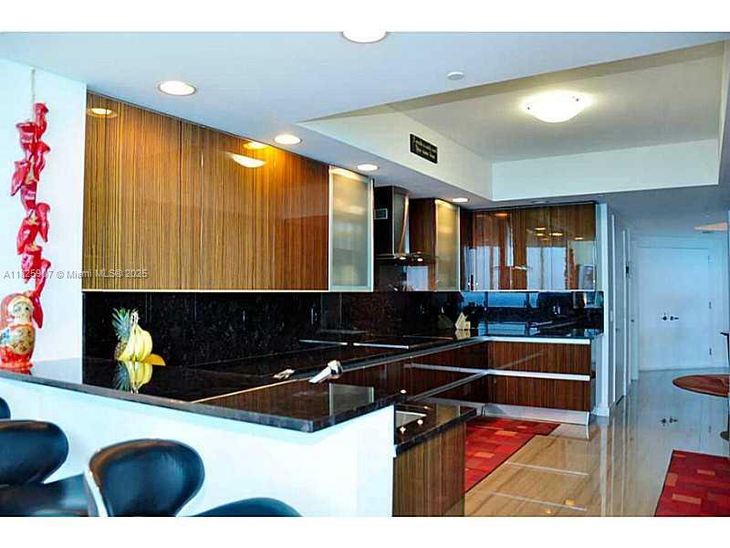Building Photo - 2711 S Ocean Dr