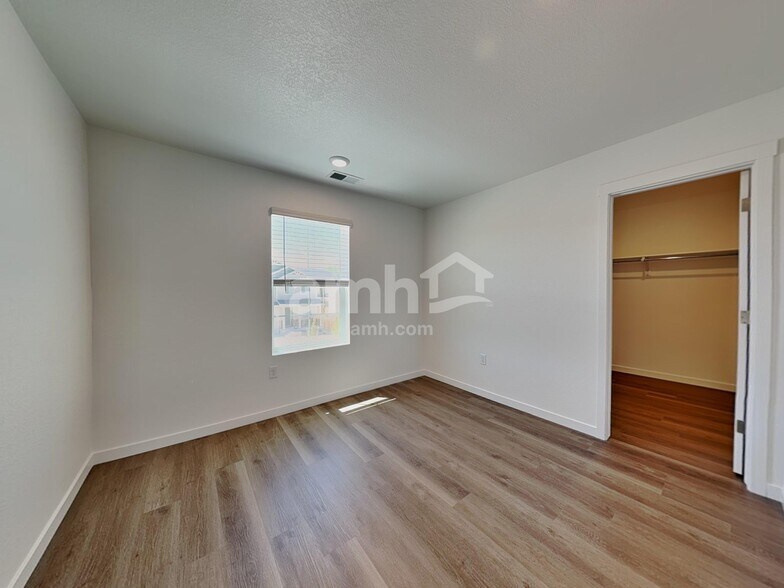 Building Photo - 26195 E Calhoun Pl