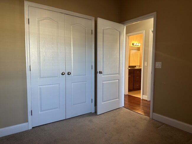 Building Photo - 59 Forest St NE