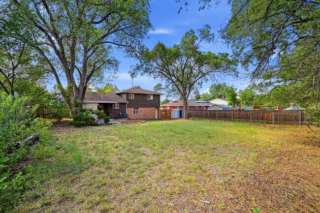 Building Photo - $1,895.95, 3-bed, 2-bath, located in Colorado Springs with Central AC.