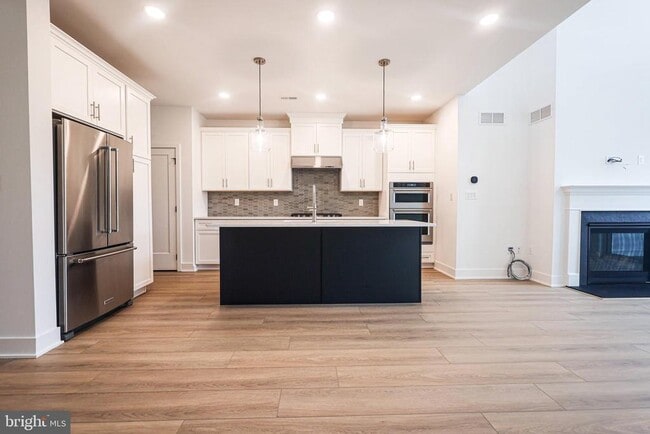 Building Photo - 4 Cherry Ln