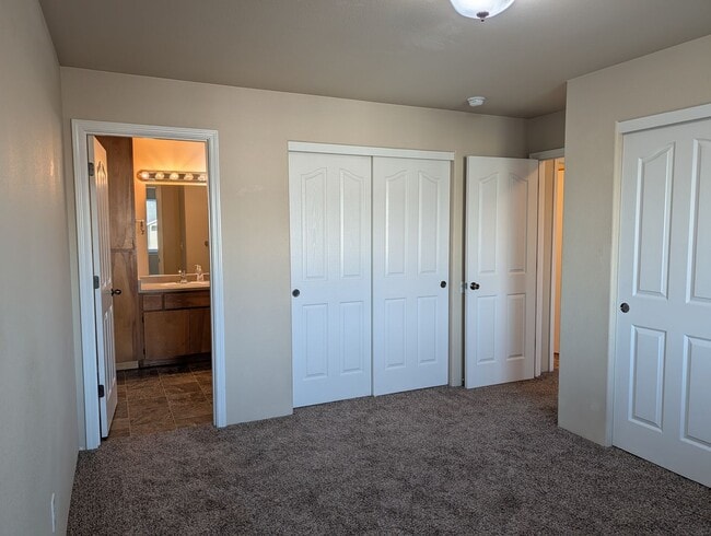 Building Photo - Clean and Upstairs 2 Bed, 2 Bath Apartment in East Medford – Juniper Ridge