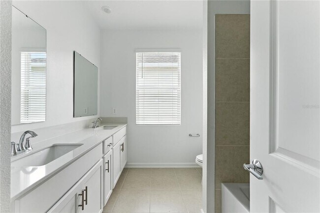Building Photo - 2035 Rider Rain Ln