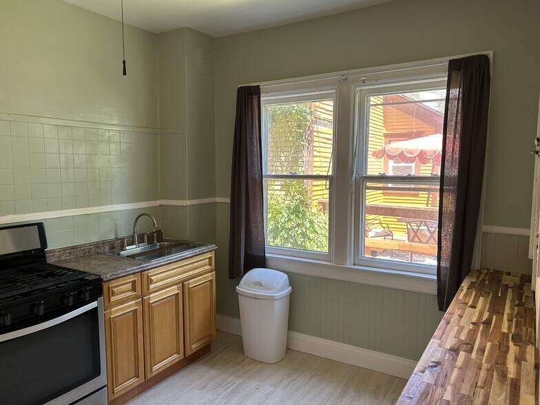 kitchen - 501 Bird Ave