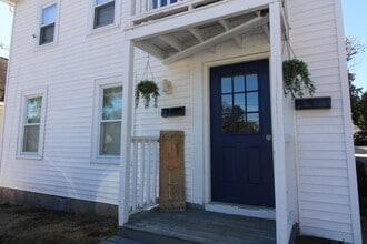 Building Photo - 546 Main St