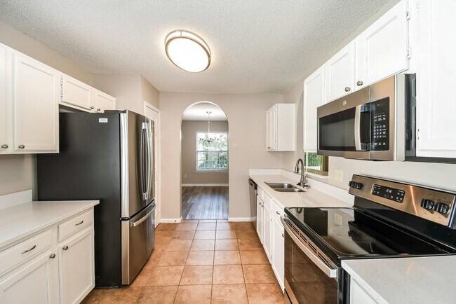 Building Photo - 12151 Silver Saddle Dr