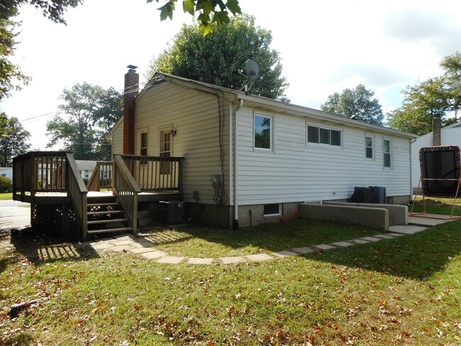 Building Photo - 117 Anderson Ave