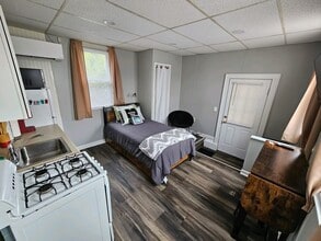 FURNISHED STUDIO - 2317 Broad St