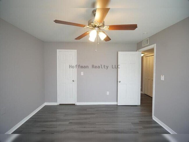 Building Photo - Lakefront Condo in Carrollwood!