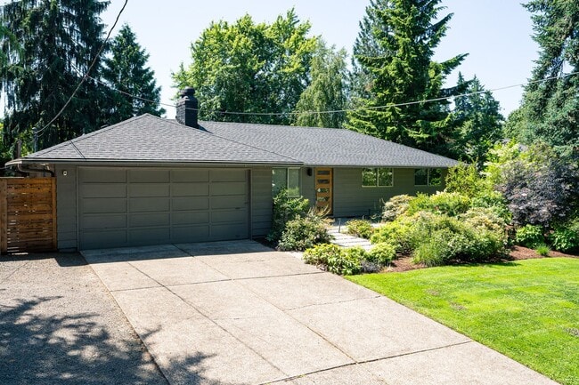 Primary Photo - Charming Mid-Century Home in Lake Oswego S...