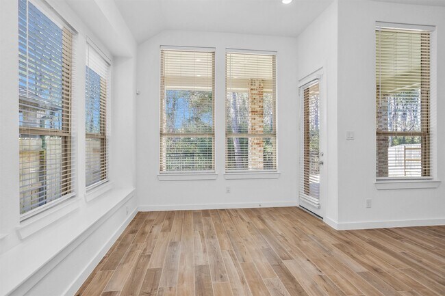 Building Photo - 256 Sky Top Dr