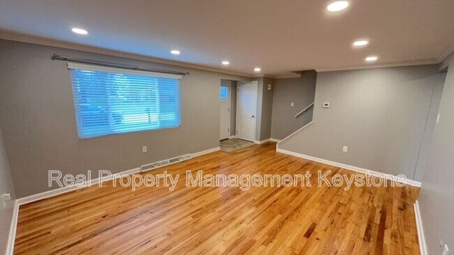 Building Photo - 575 Sautter Dr