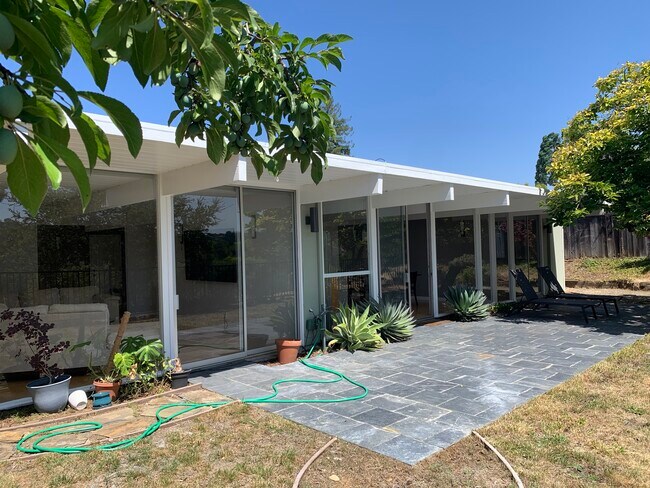 Building Photo - 5559 Greenridge Rd