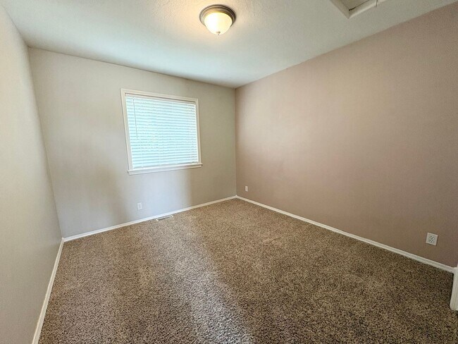Building Photo - Beautiful 4-Bedroom Meridian Home with 4-Car Garage & Prime Location
