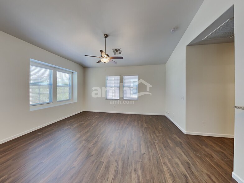 Building Photo - 34811 N 30th Ave