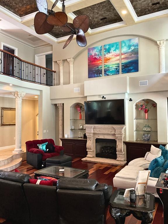 Building Photo - 664 Oxbow Dr
