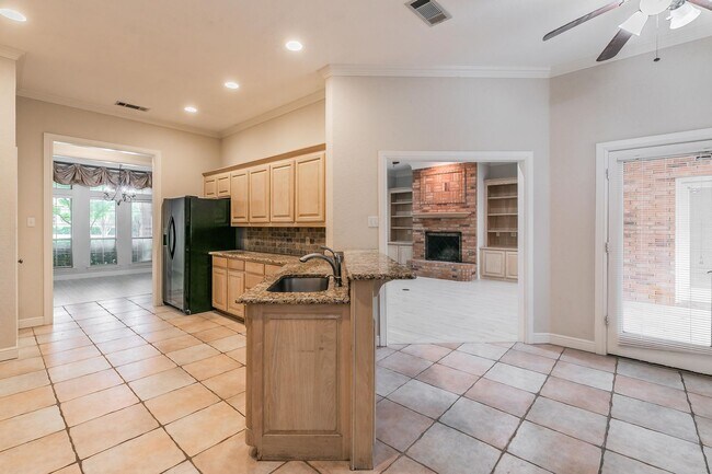 Building Photo - Beautiful 4 Bedroom Home in Ridgmar