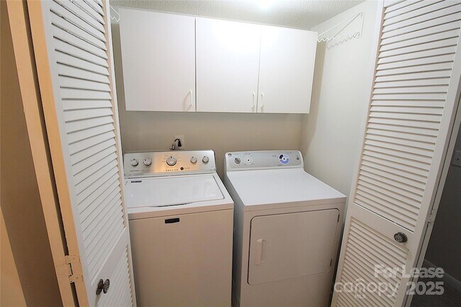 Building Photo - 3200 Heathstead Place