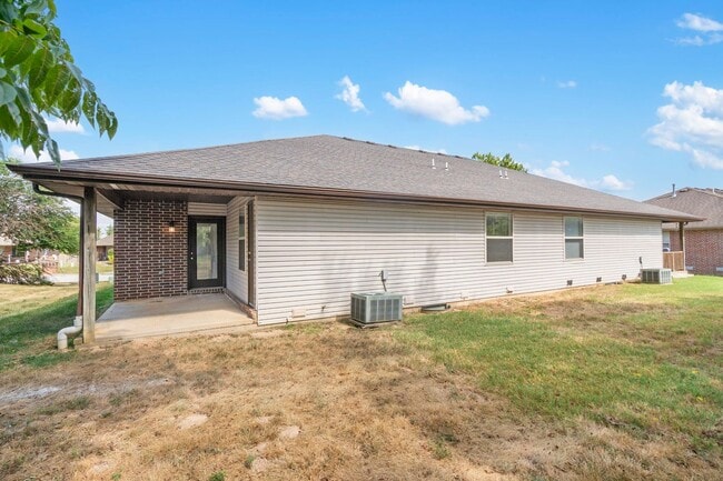 Building Photo - Ozark 2 Bedroom 2 Bathroom 2 Car Garage