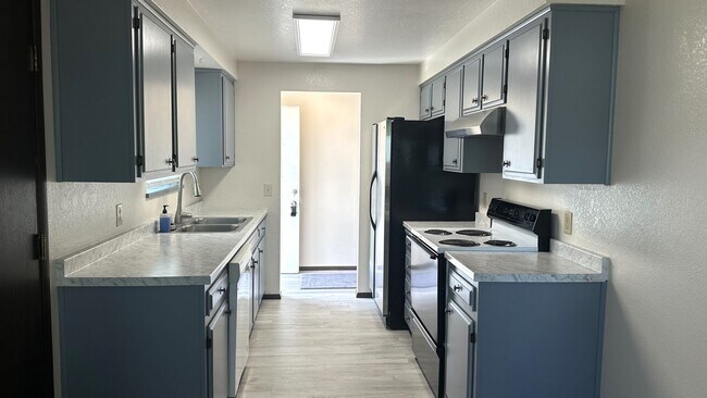 Building Photo - Cozy Three Bedroom Home