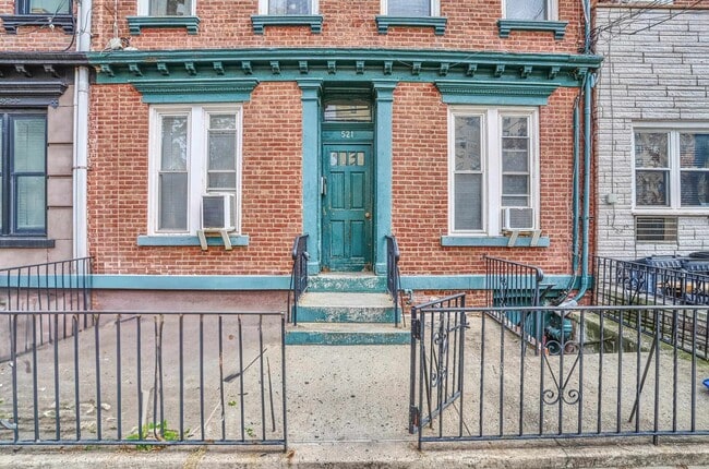 Building Photo - 521 Willow Ave