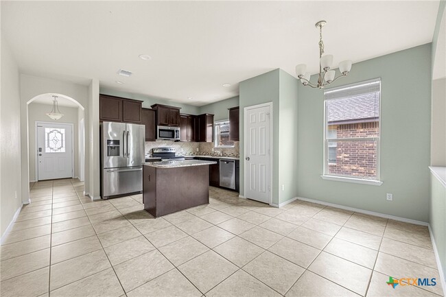 Building Photo - 1414 Fawn Lily Dr