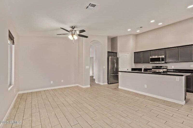 Building Photo - 15461 S 47th Pl