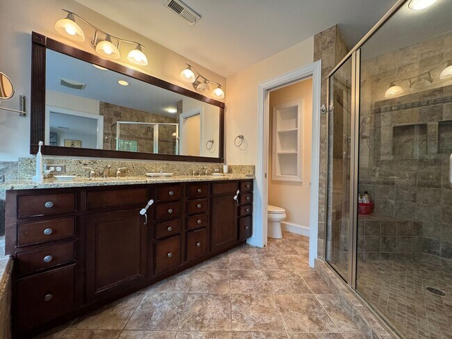 Building Photo - Fantastic 5 Bed 5.5 Bath Single Family Hom...