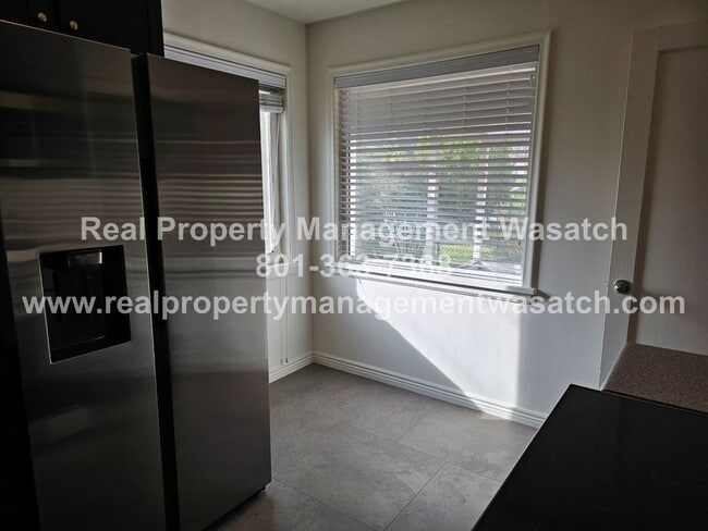 Building Photo - Check Out This 4 Bedroom 2 Bathroom Home in Salt Lake City!