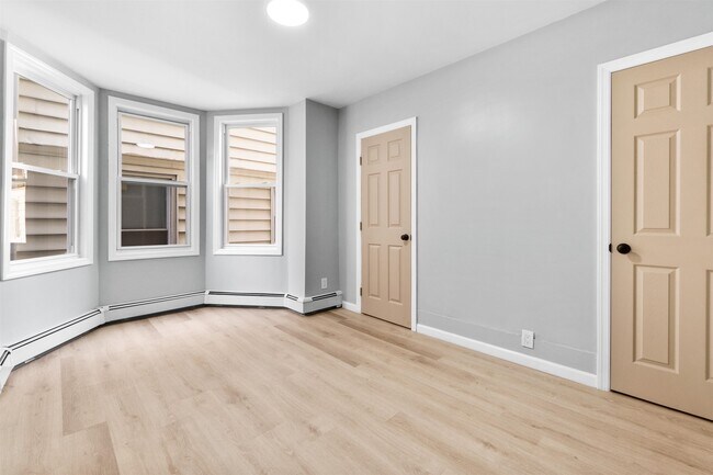 Building Photo - 98 W 32nd St